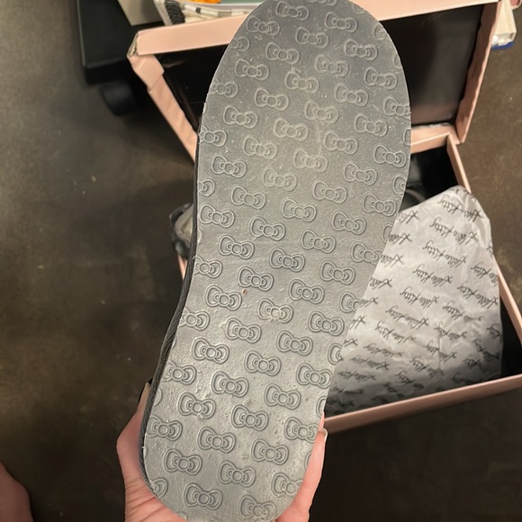 Official Sanrio hello kitty boots NEW SO CUTE!! Collectors item - Picture 6 of 8